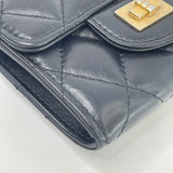 CHANEL 2.55 REISSUE BLK LEA W GHW FLAP CARD CASE/ WALLET