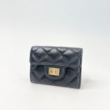 CHANEL 2.55 REISSUE BLK LEA W GHW FLAP CARD CASE/ WALLET