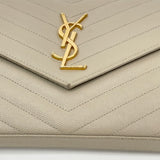 SAINT LAURENT CASSANDRE CHAIN WALLET/ CROSSBODY IN BEIGE GRAIN DE POUDRE LEA & GHW