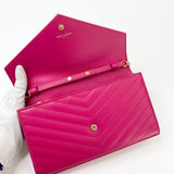 SAINT LAURENT CASSANDRE CHAIN WALLET/ CROSSBODY IN HOT PINK GRAIN DE POUDRE LEA & GHW