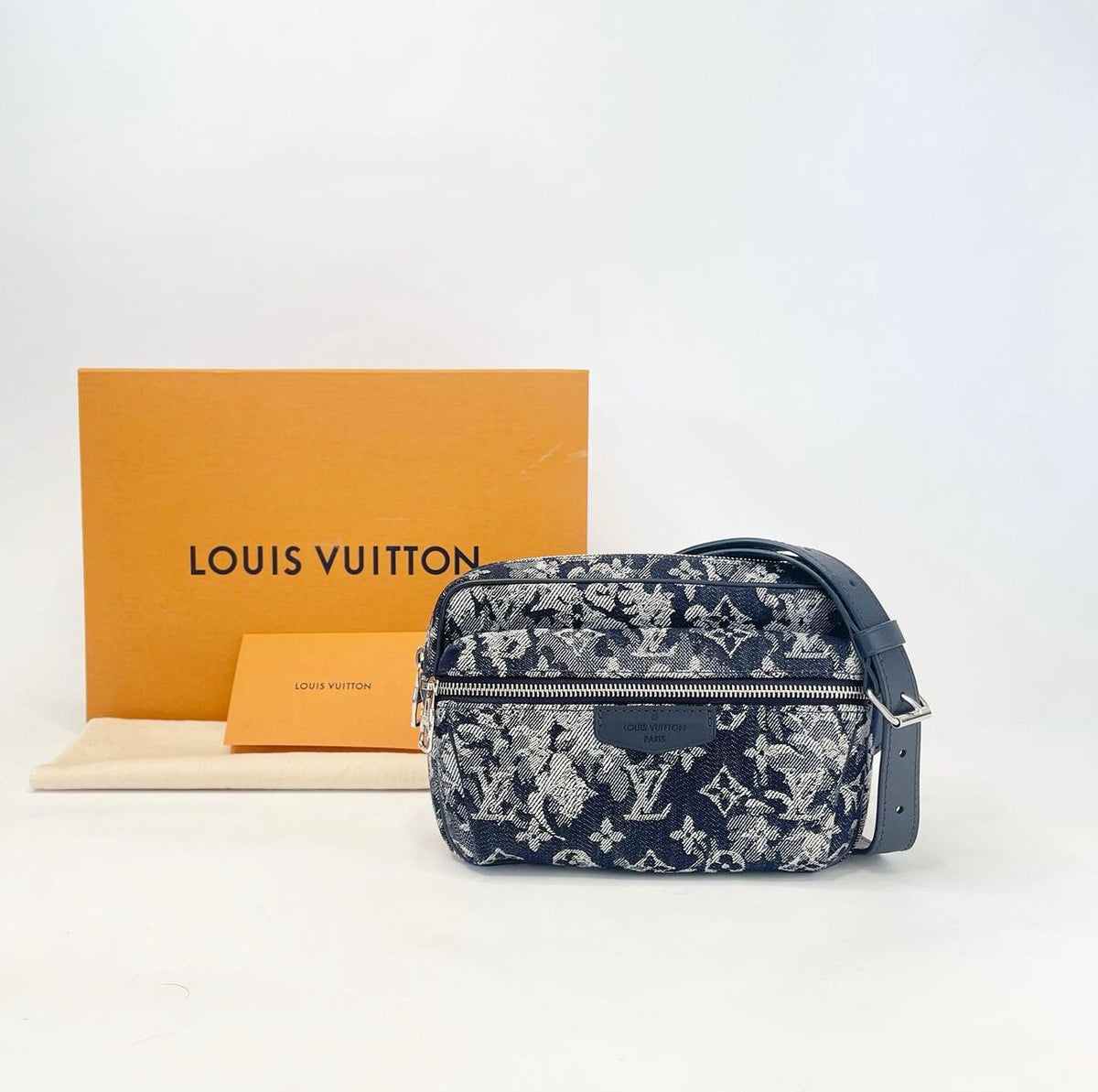 Louis Vuitton Blue Monogram Tapestry Grand Sac Navy blue Denim Cloth  ref.944590 - Joli Closet