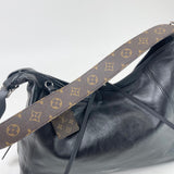 LOUIS VUITTON CARRYALL VIBE MM IN BLK LMSKIN LEA & SHW + POUCH