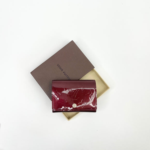 LOUIS VUITTON BURGUNDY VERNIS SNAP CARD CASE