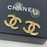 CHANEL CC PEARL & BLK CRYSTAL GOLD TONE  LARGE STUD EARRINGS