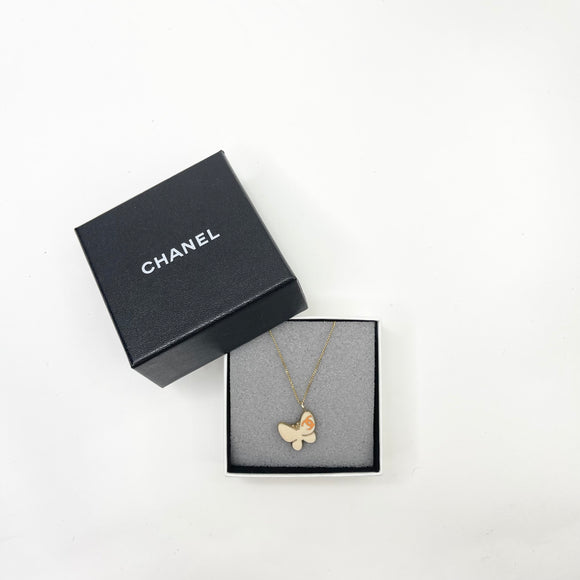 CHANEL CREAM ENAMEL BUTTERFLY PENDANT NECKLACE IN GOLD TONE