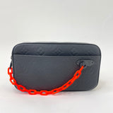 LOUIS VUITTON VOLGA POCHETTE/ BELTBAG IN BLK TAURILLON LEA
