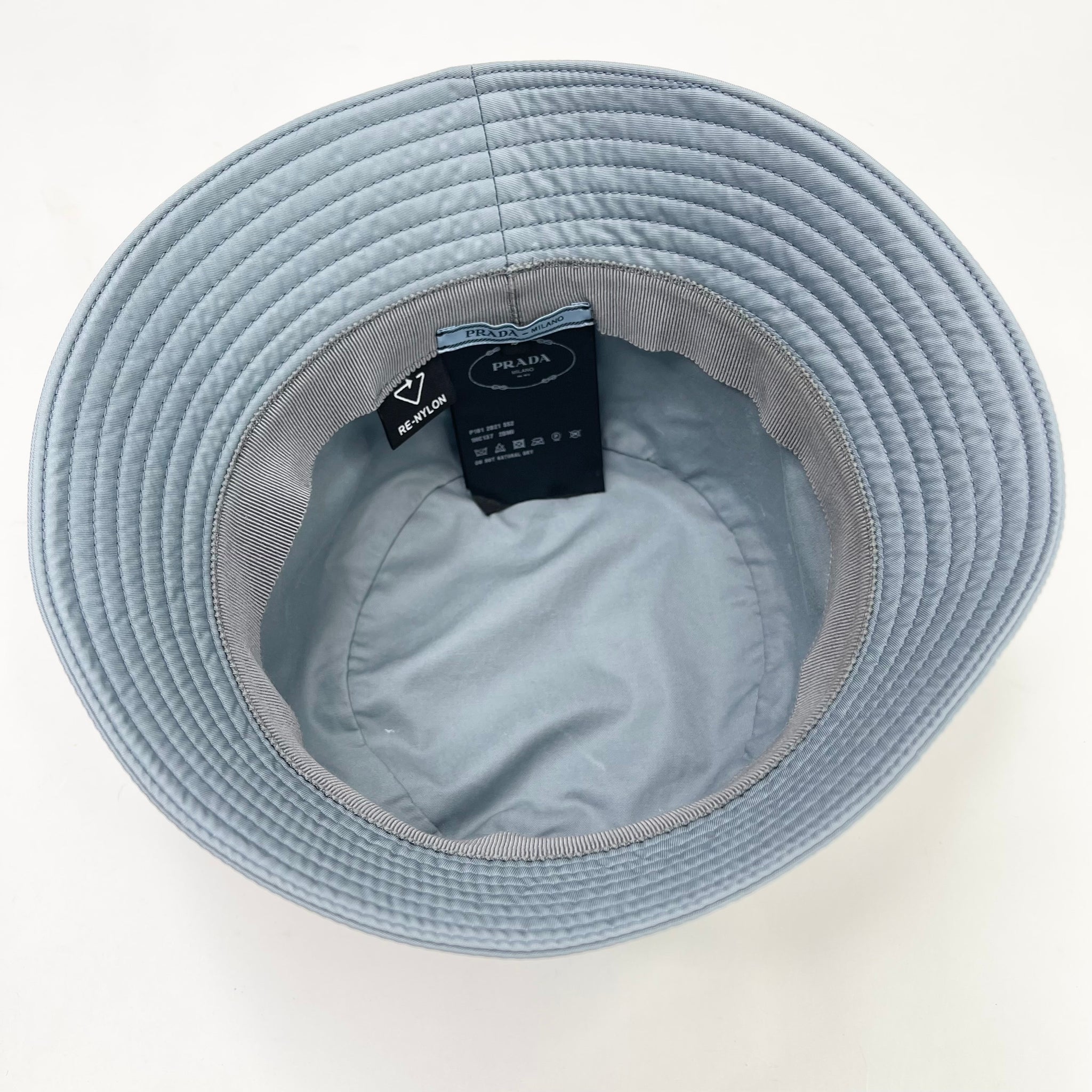 PRADA Re-Nylon Bucket Hut S ライトブルー Re-Nylon bucket hat in blue - Prada | Mytheresa