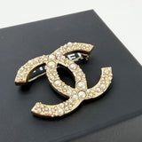 CHANEL CC FAUX PEARL & LT GOLD STRASS BROOCH