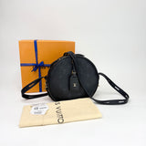 LOUIS VUITTON BOITE CHAPEAU SOUPLE MM BLK EMPREINTE LEA CROSSBODY