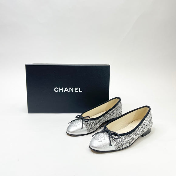 CHANEL CC CAP TOE BLK & WHT TWEED BALLET FLATS sz 34