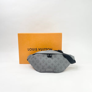 LOUIS VUITTON DISCOVERY BUMBAG IN SHADOW GRIS EMBOSSED LEA