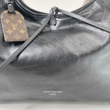 LOUIS VUITTON CARRYALL VIBE MM IN BLK LMSKIN LEA & SHW + POUCH