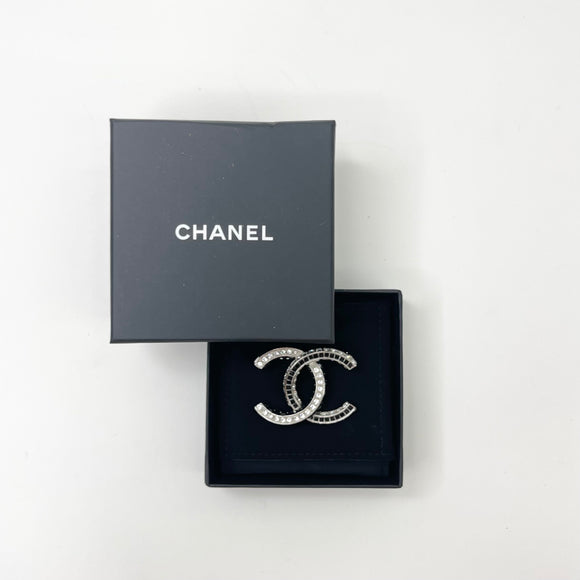 CHANEL BLK CRYSTAL BROOCH