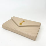 SAINT LAURENT CASSANDRE CHAIN WALLET/ CROSSBODY IN BEIGE GRAIN DE POUDRE LEA & GHW
