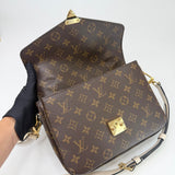 LOUIS VUITTON MONOGRAM POCHETTE METIS W BRAIDED HANDLE