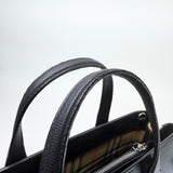 BURBERRY MEDIUM BANNER TOTE IN BLK PEBBLED LEA