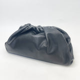 BOTTEGA VENETA THE POUCH IN BLK LMSKN LEA