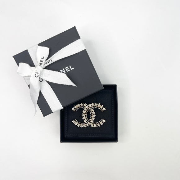 CHANEL STRASS STARS CRYSTAL & LEATHER WOVEN BROOCH