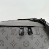 LOUIS VUITTON DISCOVERY BUMBAG IN MONO SHADOW GREY LEA