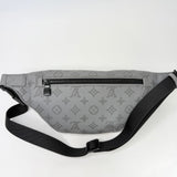 LOUIS VUITTON DISCOVERY BUMBAG IN MONO SHADOW GREY LEA