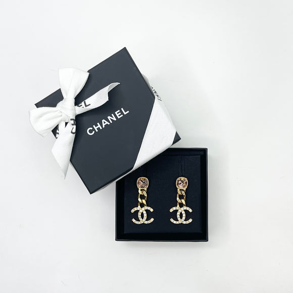 CHANEL STRASS GOLD TONE & PINK CRYSTAL LINK DROP EARRINGS