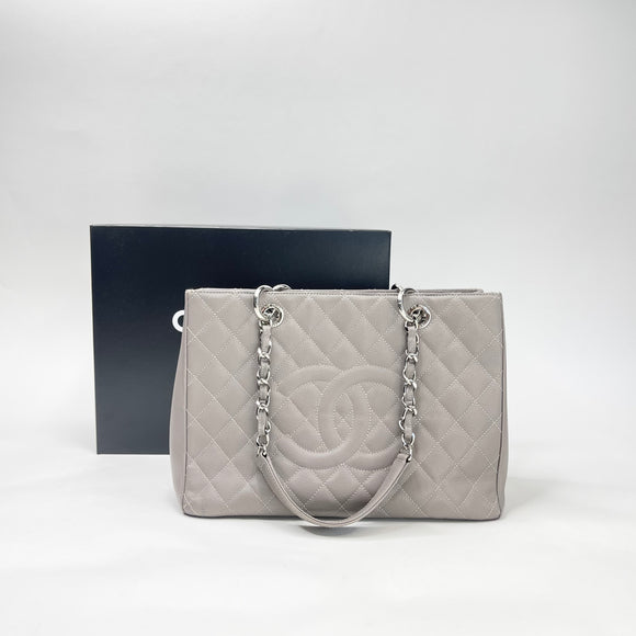 CHANEL GST IN GREY CAVIAR LEA W SHW