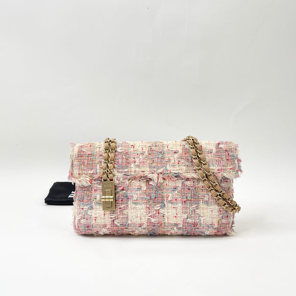 CHANEL VERTICAL LOCK FLAP IN PINK TWEED & MATTE GHW
