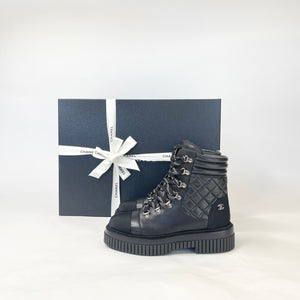 CHANEL BLK LEA & CAP TOE LACE UP COMBAT BOOTS SZ 38.5