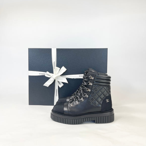CHANEL BLK LEA & CAP TOE LACE UP COMBAT BOOTS SZ 38.5