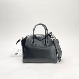 GIVENCHY MINI ANTIGONA IN BLK SMOOTH LEATHER