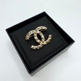 CHANEL GEOMETRIC LT GOLD STRASS BROOCH