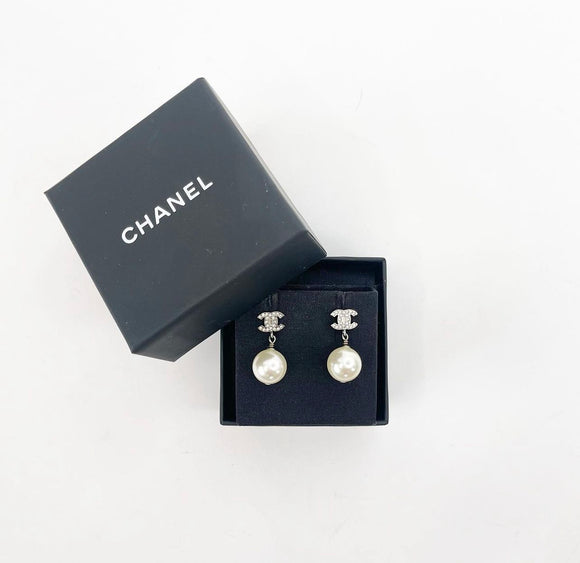 CHANEL PEARL CC CRYSTAL & SILVER TONE STRASS EARRINGS