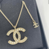 CHANEL CC PEARL & GOLD TONE STRASS NECKLACE