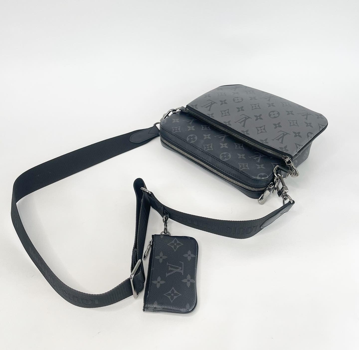 Louis Vuitton LV Trio messenger Eclipse reverse new Grey Cloth ref.528823 -  Joli Closet