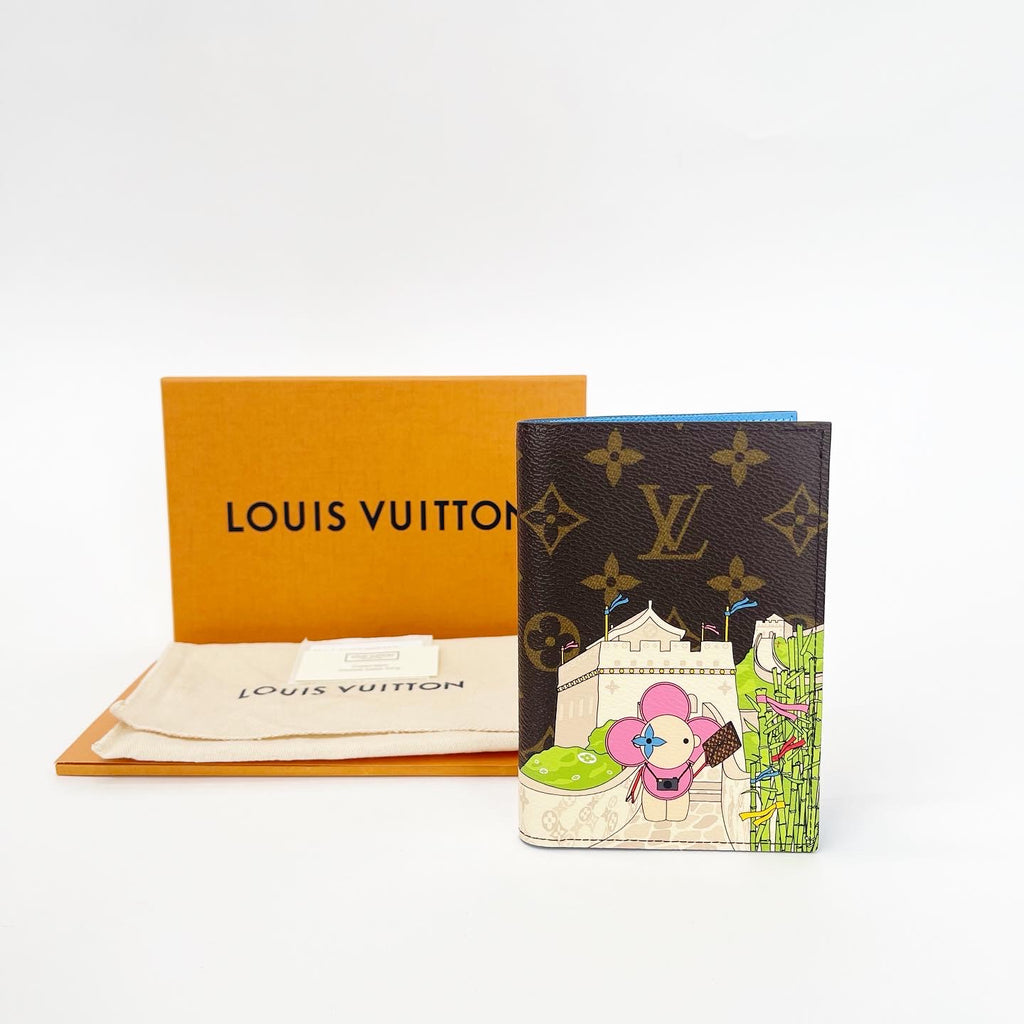 LOUIS VUITTON Monogram 2016 Christmas Animation Passport Cover Rose  Ballerine 1303372