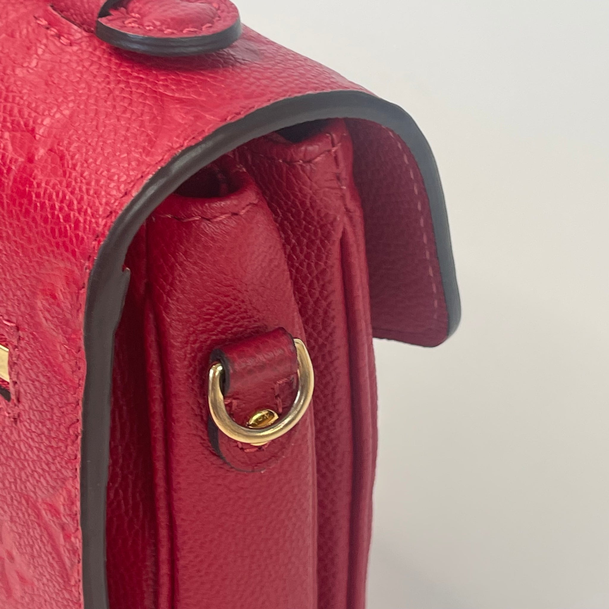 Louis Vuitton 2017 Cerise Red Empreinte Metis Pochette Crossbody Bag w.  Dust Bag For Sale at 1stDibs